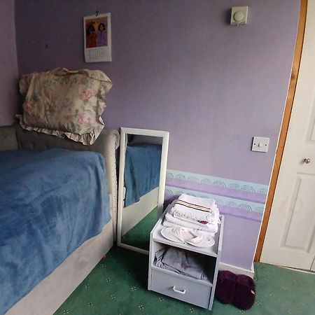 Cosy Single Room Only For Ladies In Tower Bridge Londra Esterno foto