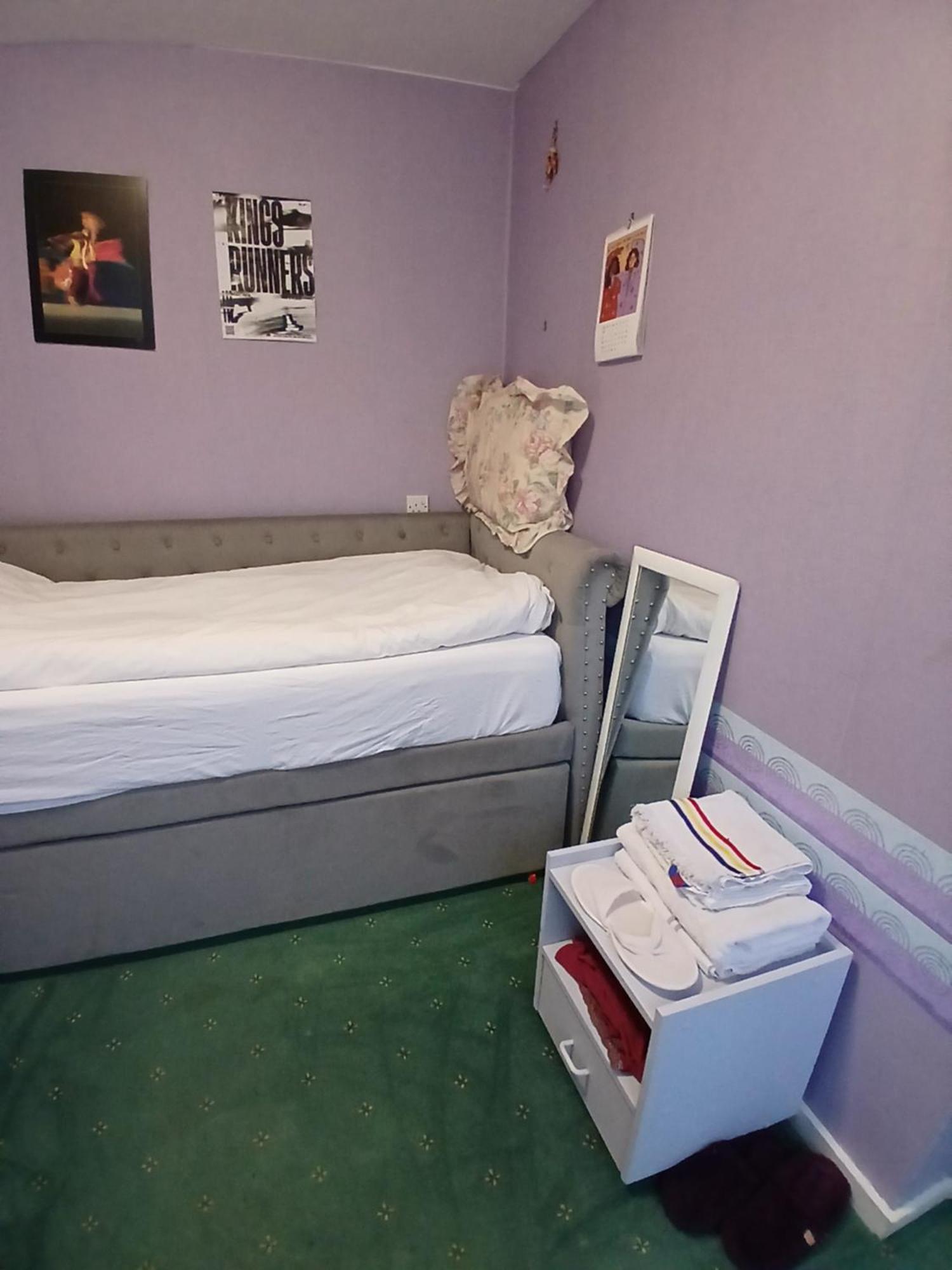 Cosy Single Room Only For Ladies In Tower Bridge Londra Esterno foto